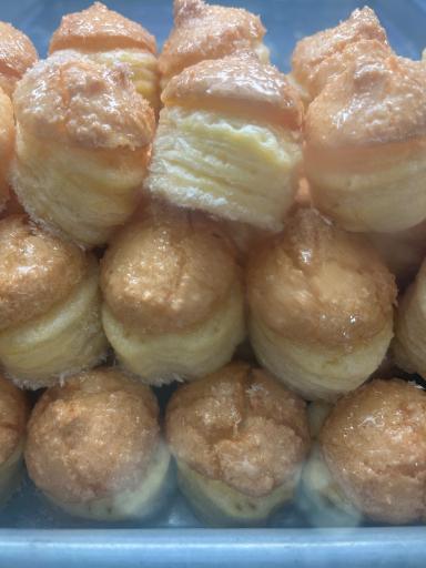 نان و شیرینی رایونز