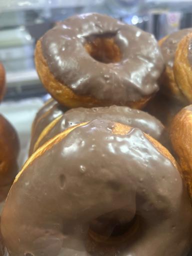 نان و شیرینی رایونز