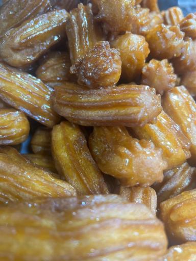 نان و شیرینی رایونز