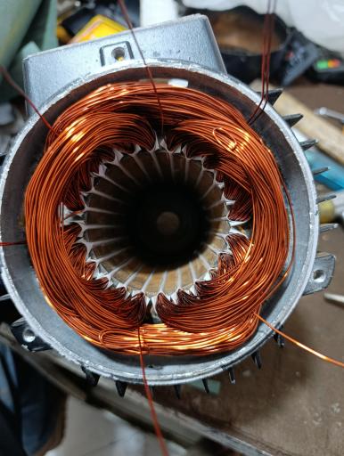 عکس تعمیر اتوماتیک پمپ آب و سیم پیچی 