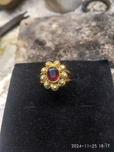 عکس ساخت و تعمیرات طلا و نقره حسین حمزه