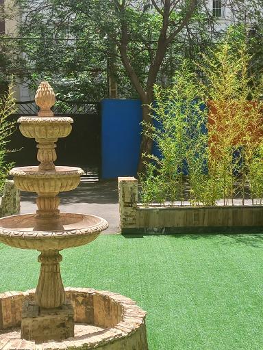 عکس دبیرستان دخترانه پیشگامان