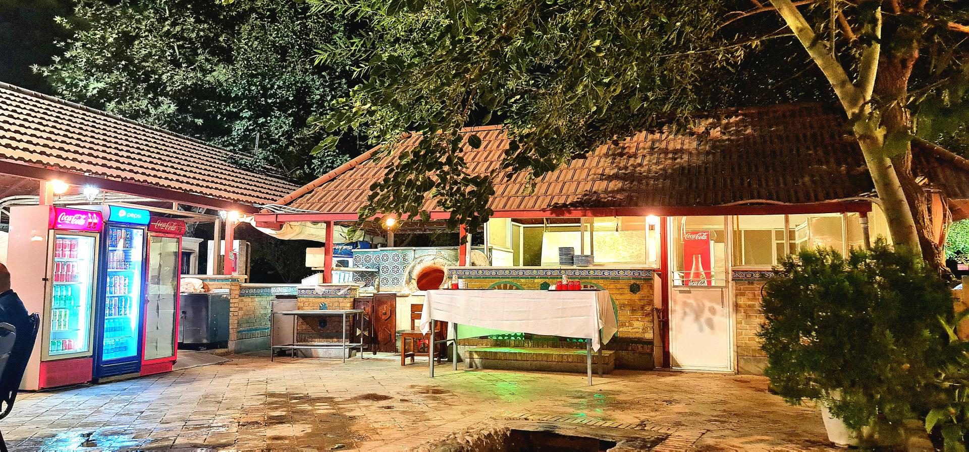 عکس رستوران تابستانی هتل هما ۲