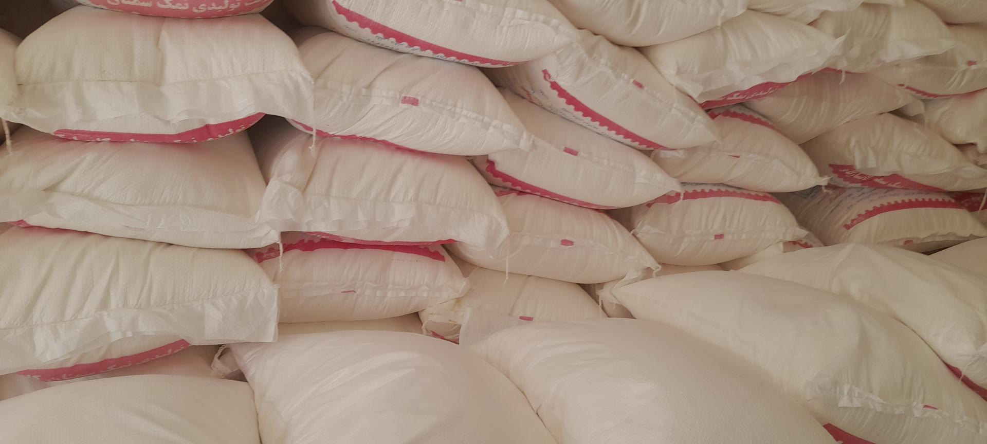 عکس پخش نمک عزیزی 