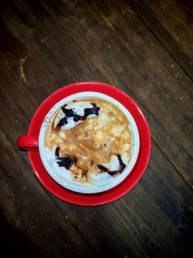 عکس کافه رستوران باغچه بیدمجنون