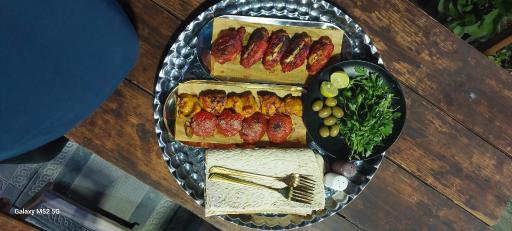 عکس کافه رستوران باغچه بیدمجنون