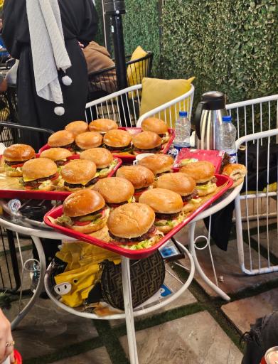 عکس کافه رستوران کانولی