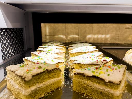 عکس شیرینی سرای لاویش 