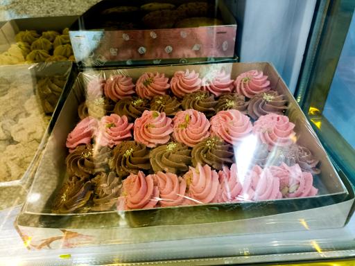 عکس شیرینی سرای لاویش 