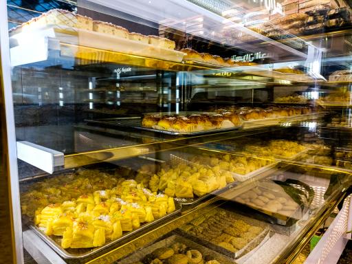 عکس شیرینی سرای لاویش 