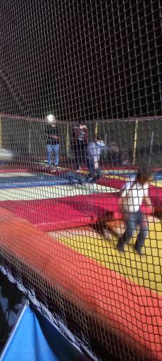 عکس ترامپولین طلایی