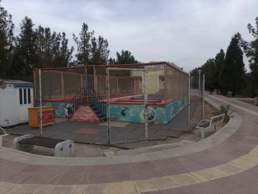 عکس ترامپولین طلایی