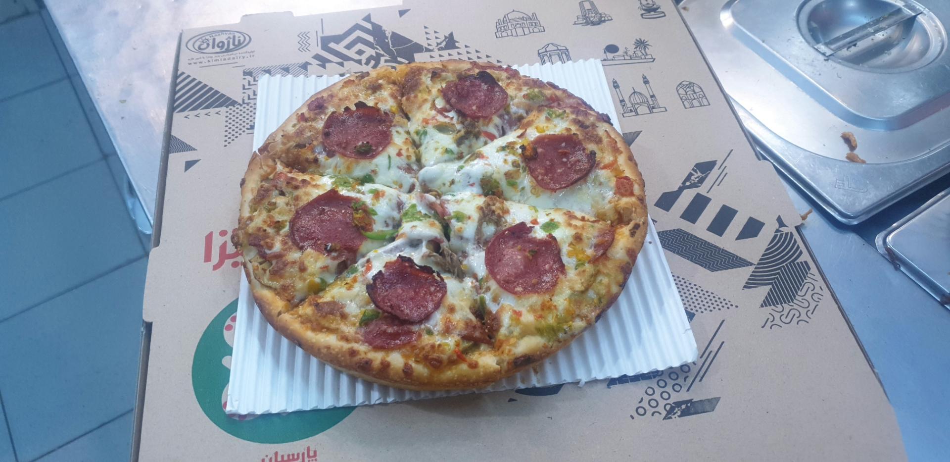 عکس پیتزا پیتزا شعبه قینان