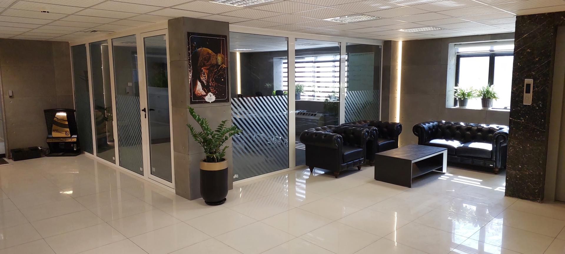 عکس فضای کار اشتراکی مثلث