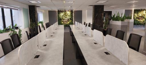 عکس فضای کار اشتراکی مثلث