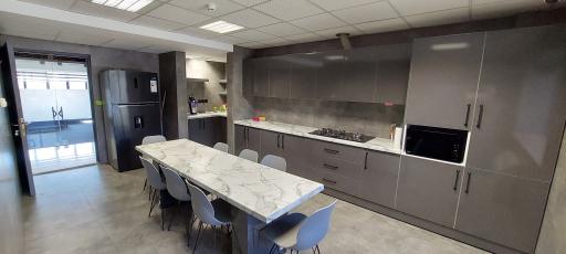 عکس فضای کار اشتراکی مثلث