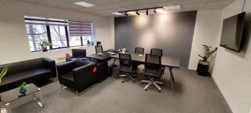 عکس فضای کار اشتراکی مثلث