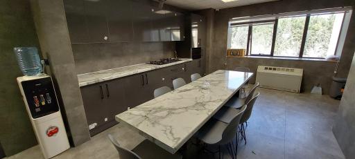 عکس فضای کار اشتراکی مثلث