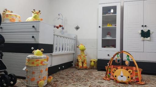 عکس تولیدی تخت و کمد نوزاد پوما (سیسمونی)