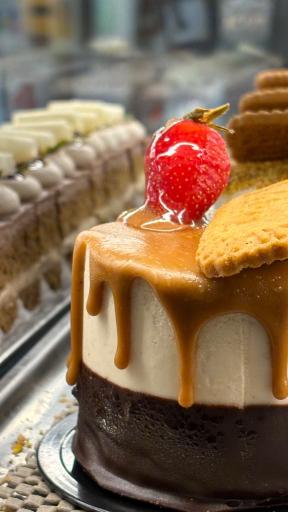 عکس نان و شیرینی دانژه