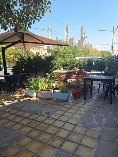 عکس کافه صبحانه و فست فود زاویه