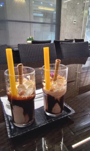 عکس باغ رستوران آبی