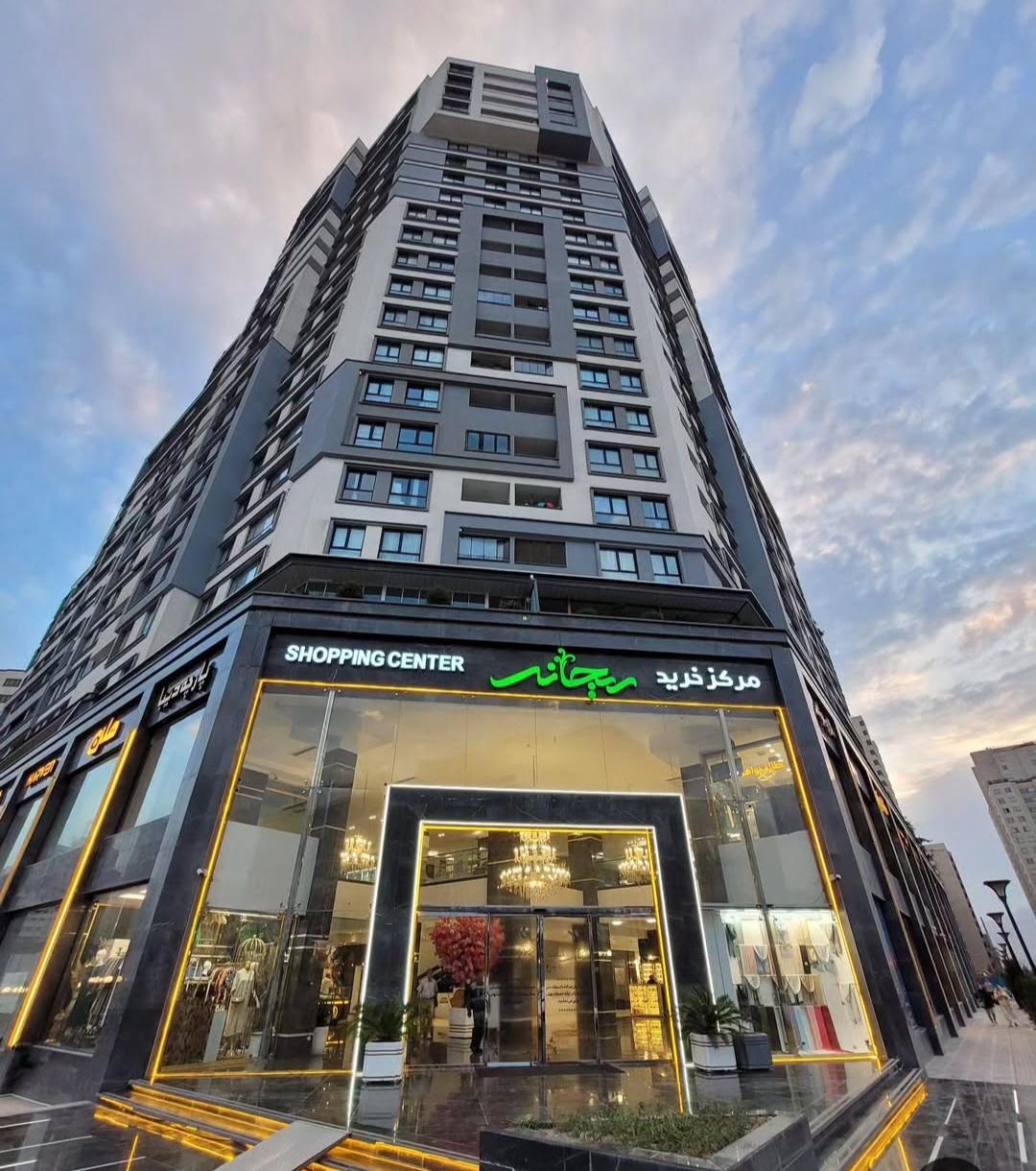 عکس مرکز خرید ریحانه