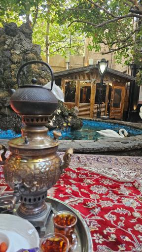 عکس باغ رستوران آبی