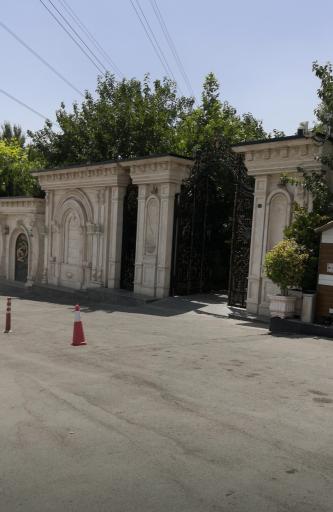 عکس باغ رستوران آبی
