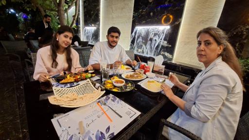 عکس باغ رستوران آبی