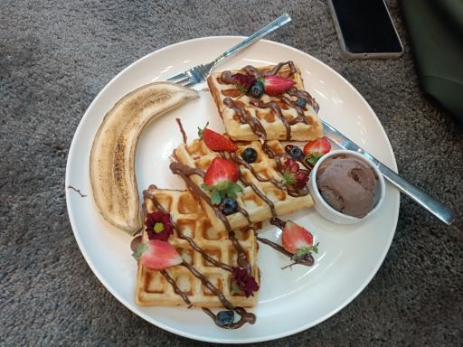 عکس باغ رستوران آبی
