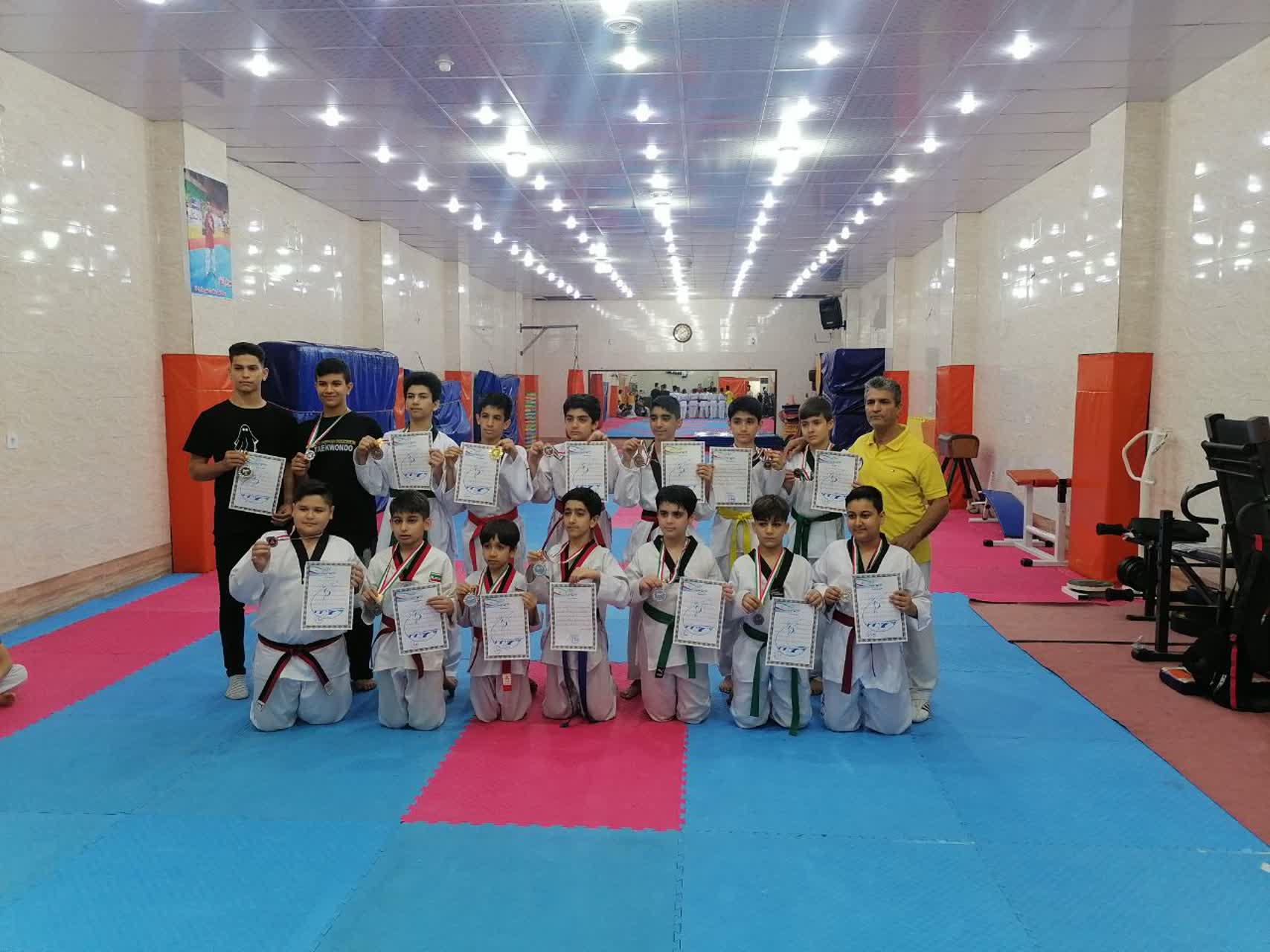 عکس باشگاه مبین