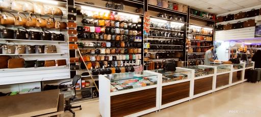 عکس فروشگاه کیف و کفش جهان چرم