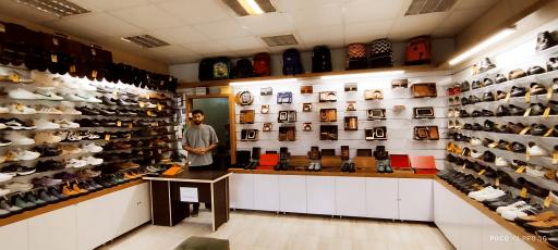عکس فروشگاه کیف و کفش جهان چرم