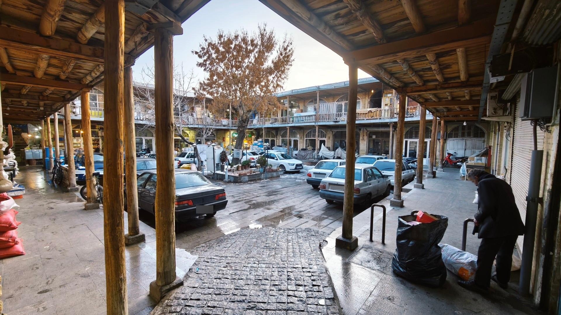 عکس سرای حاج صفرخان