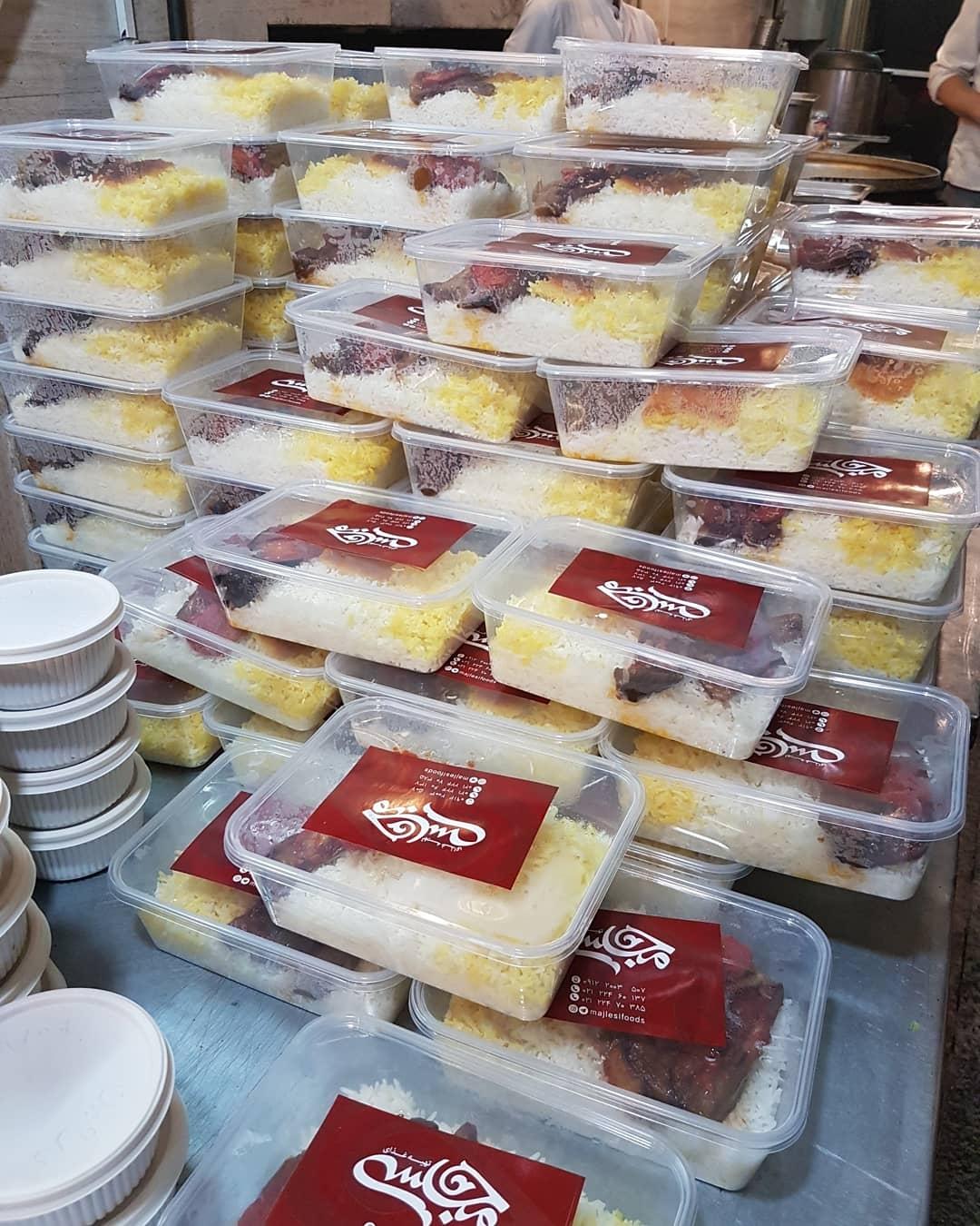 عکس تهیه غذای مجلسی (کترینگ مجلسی)