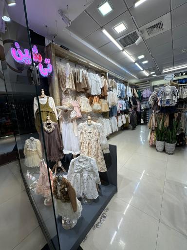 عکس فروشگاه پوشاک کودک و نوجوان تی شین