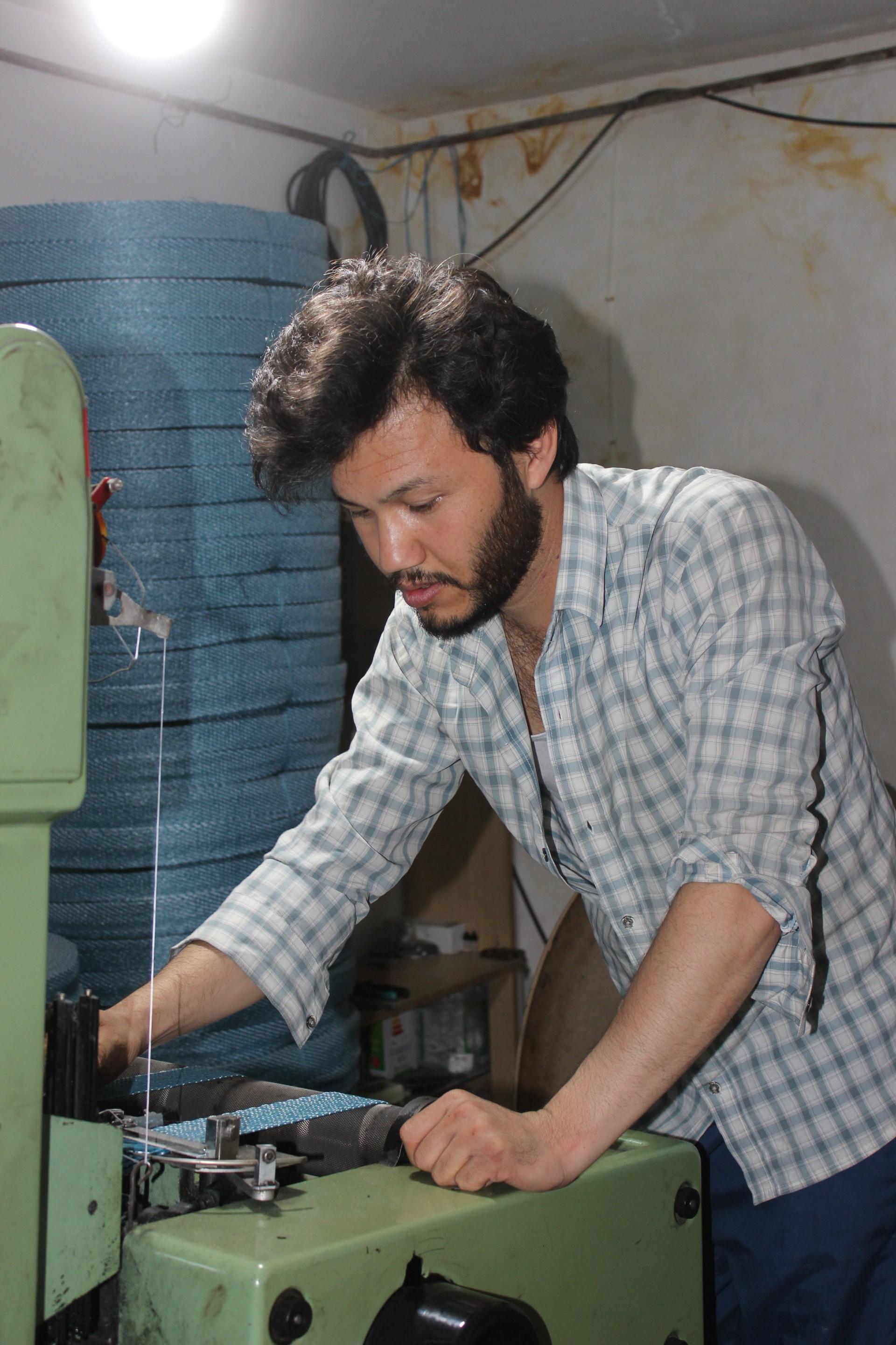 عکس کارگاه تولیدی نخ و دسته جامبوبگ