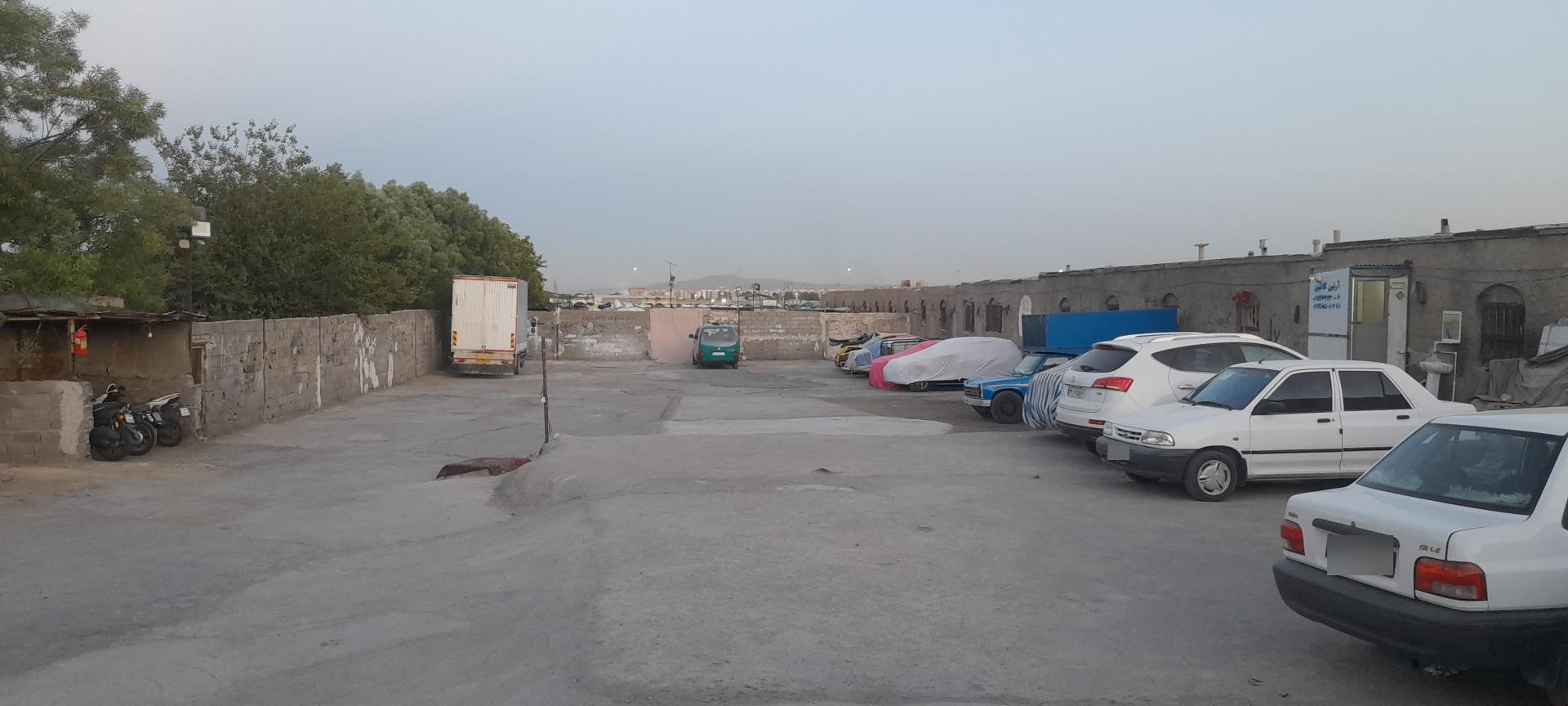 عکس پارکینگ شبانه روزی محله