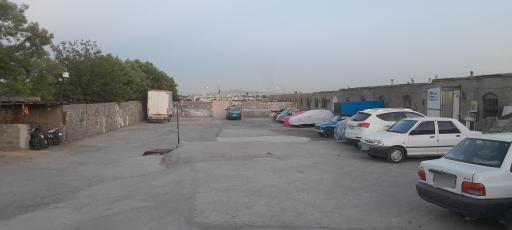 عکس پارکینگ شبانه روزی محله