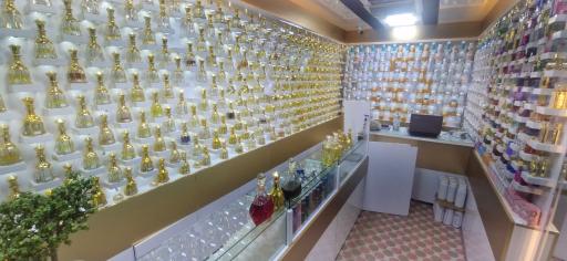 فروشگاه بزرگ عطر ژیار (مدیریت رامین)