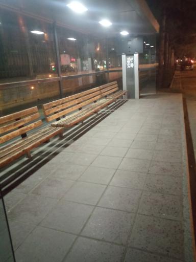 عکس ایستگاه اتوبوس دانشگاه آزاد