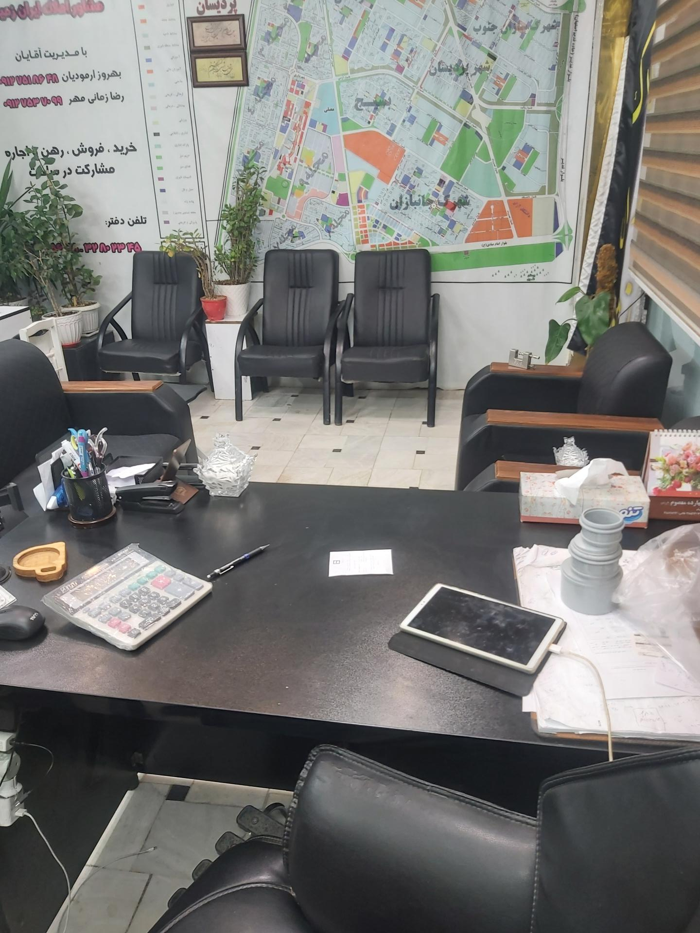 عکس مشاور املاک ایران زمین 