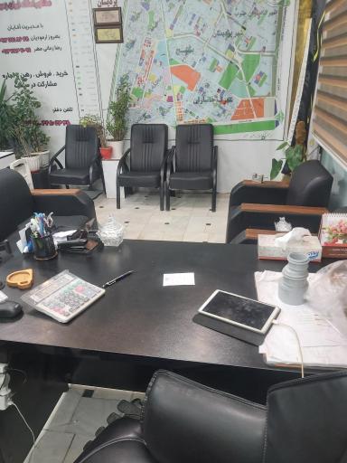 عکس مشاور املاک ایران زمین 