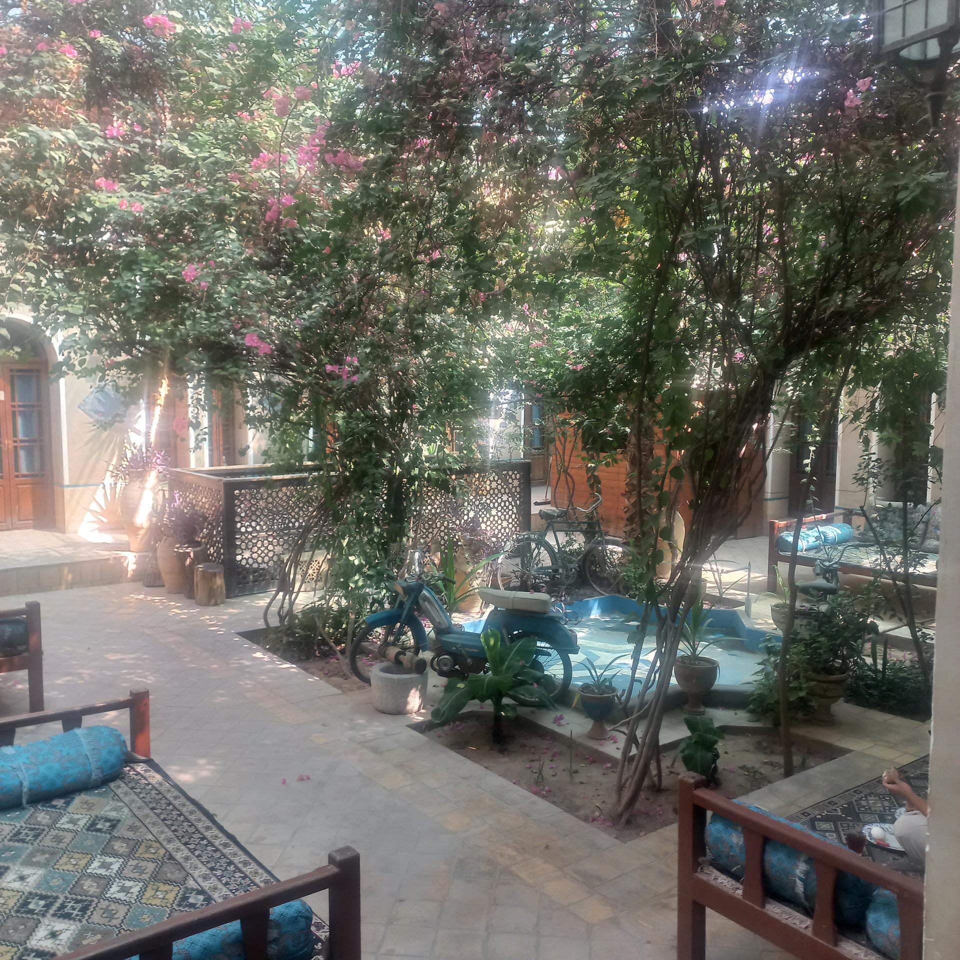 عکس هتل دوستانه یزد