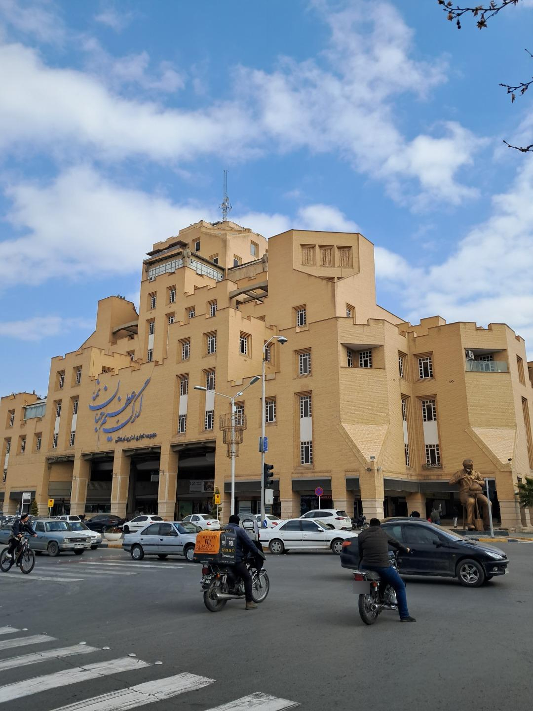 عکس درب ورودی ارگ جهان نما