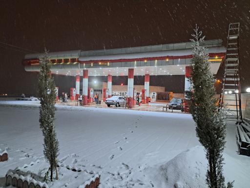 عکس پمپ بنزین اکبری