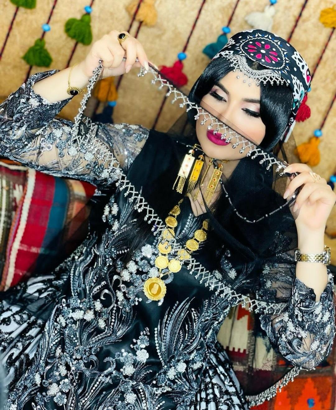 عکس کرایه لباس محلی گل ناز