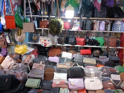 عکس بازار حاجی آباد