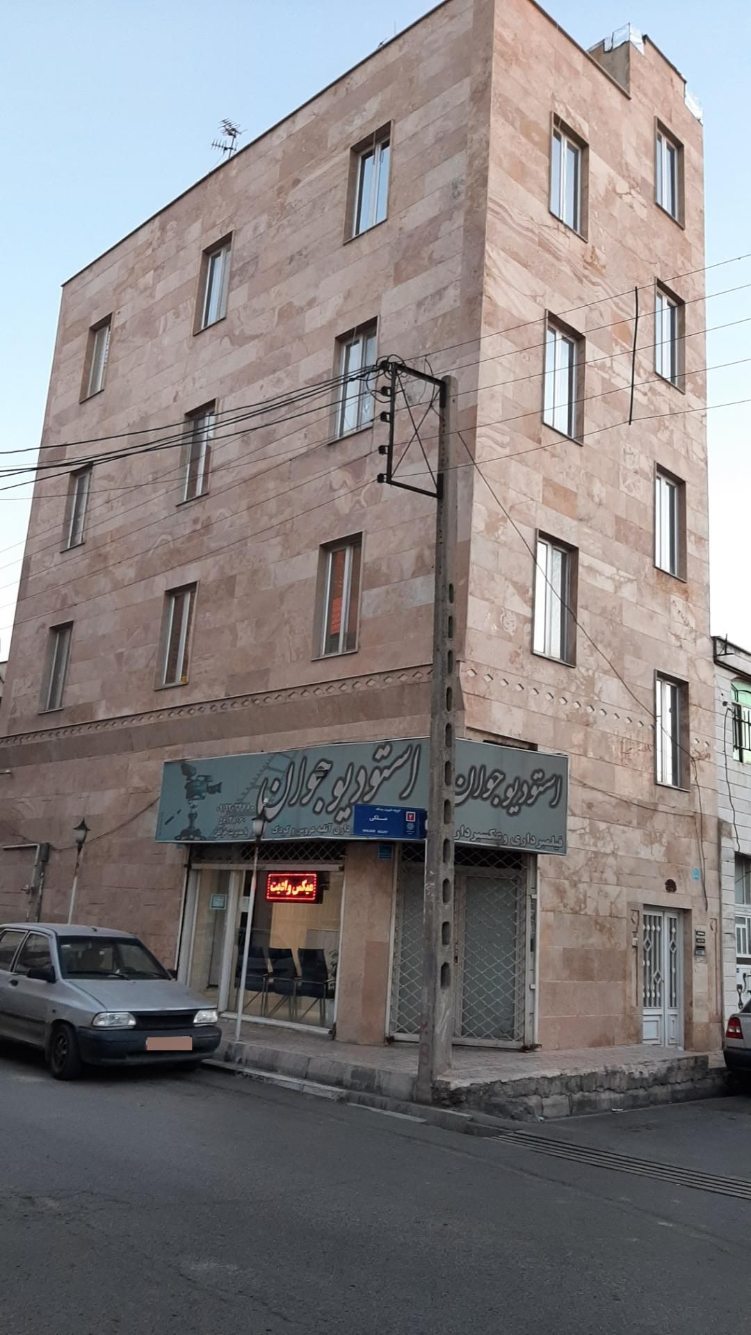 عکس عکاسی جوان